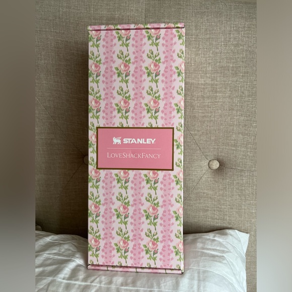 Stanley Loveshack 12 oz water bottle - Picture 2 of 6